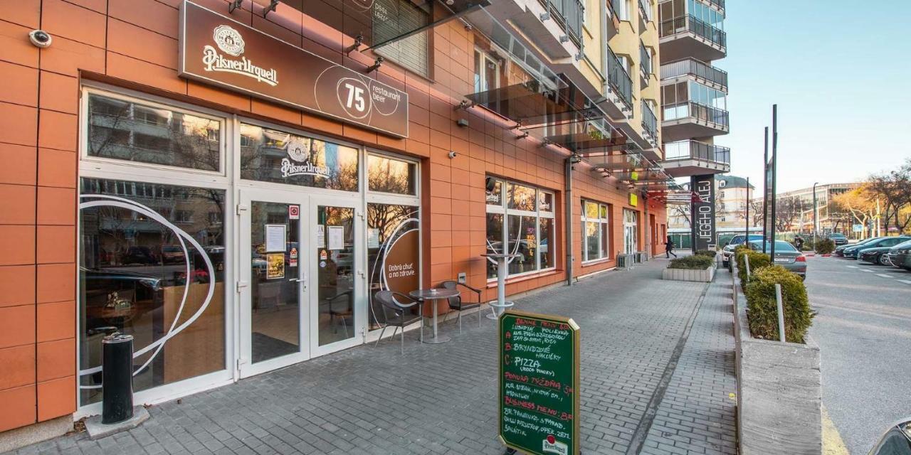 Brand New Apartment. Parking Spot Included! Bratislava Exterior photo